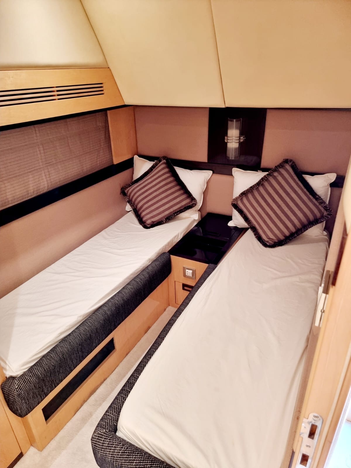 Majesty - 56ft Private Yacht Charter